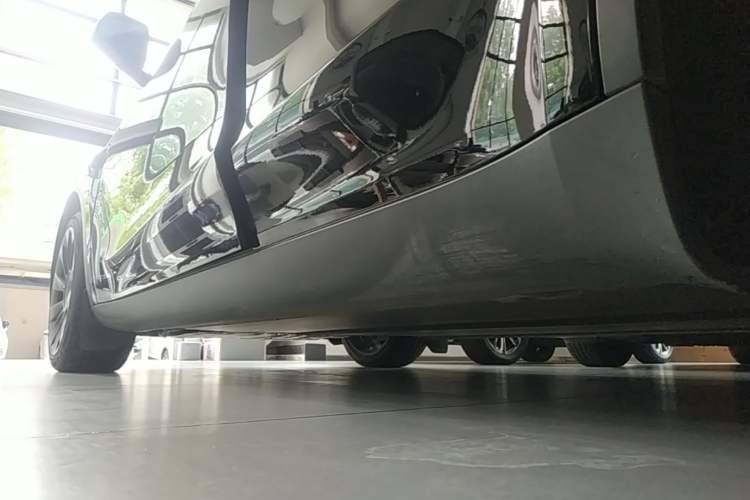 Used Tesla Model Y 2022 Rear-Wheel-Drive Version Left Side Sill