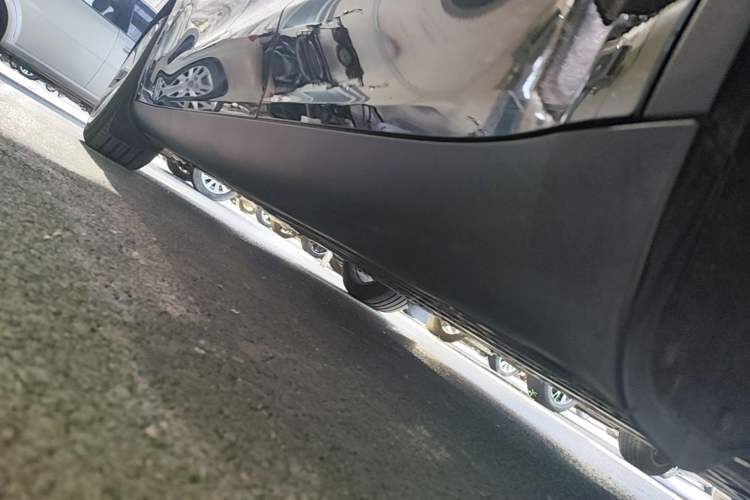 Used Tesla Model Y 2022 Rear-Wheel-Drive Version Left Side Sill