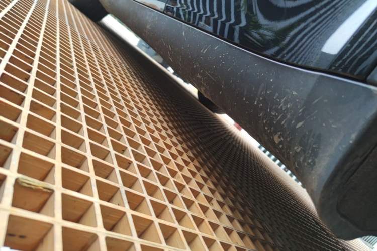 Used Tesla Model Y 2022 Long-Range All-Wheel-Drive Version Left Side Sill