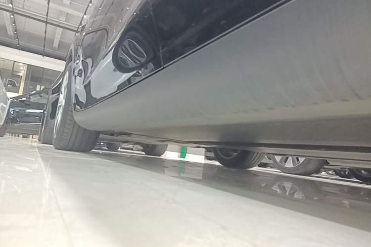 Used Tesla Model Y 2022 Revised Version Rear-Wheel Drive Left Side Sill