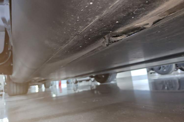 Used Tesla Model Y 2022 Long-Range All-Wheel-Drive Version Left Side Sill