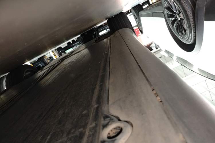 Used Tesla Model Y 2022 Revised Version Rear-Wheel Drive Left Side Sill