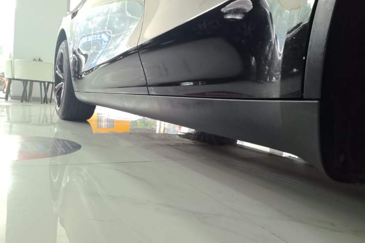 Used Tesla Model Y 2022 Revised Version Rear-Wheel Drive Left Side Sill