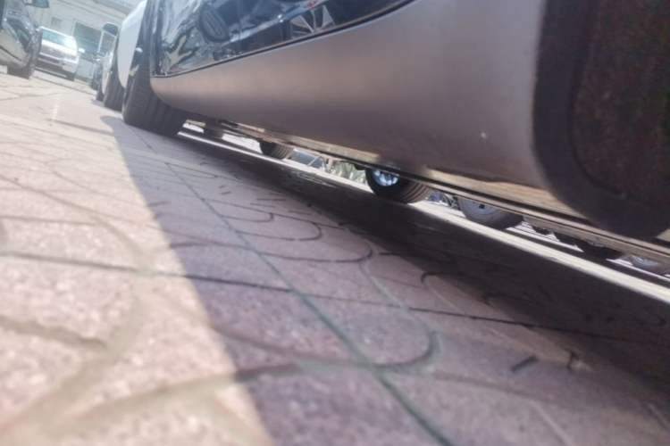 Used Tesla Model Y 2022 Performance High-Performance All-Wheel-Drive Version Left Side Sill