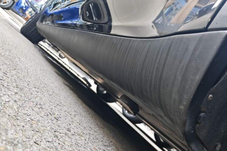 Used Tesla Model Y 2022 Performance High-Performance All-Wheel-Drive Version Left Side Sill