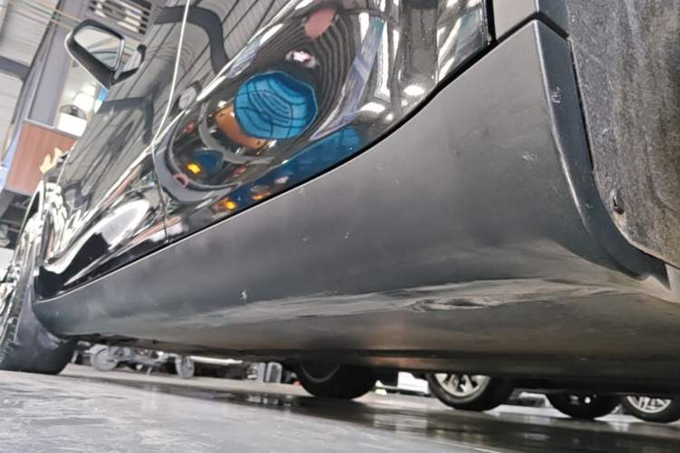Used Tesla Model Y 2022 Long-Range All-Wheel-Drive Version Left Side Sill