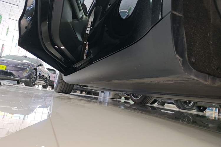 Used Tesla Model Y 2022 Revised Version Rear-Wheel Drive Left Side Sill
