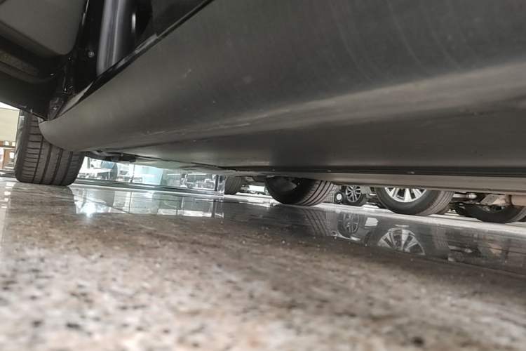 Used Tesla Model Y 2022 Rear-Wheel-Drive Version Left Side Sill