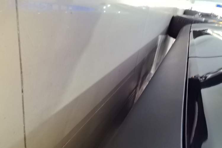 Used Tesla Model Y 2022 Performance High-Performance All-Wheel-Drive Version Left Side Sill