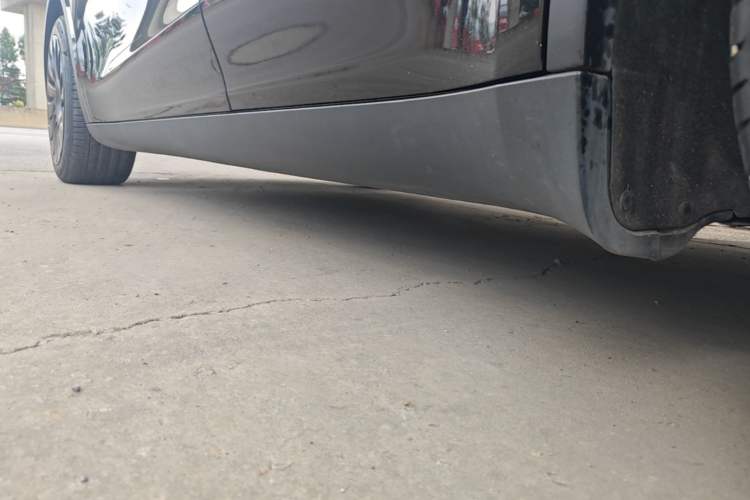 Used Tesla Model Y 2022 Rear-Wheel-Drive Version Left Side Sill
