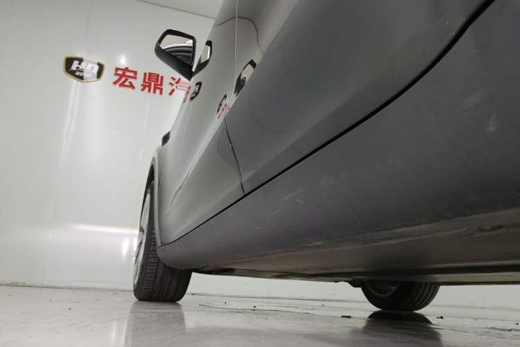 Used Tesla Model Y 2022 Revised Version Rear-Wheel Drive Left Side Sill