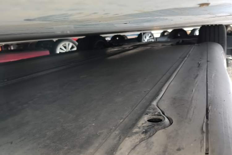 Used Tesla Model Y 2022 Long-Range All-Wheel-Drive Version Left Side Sill
