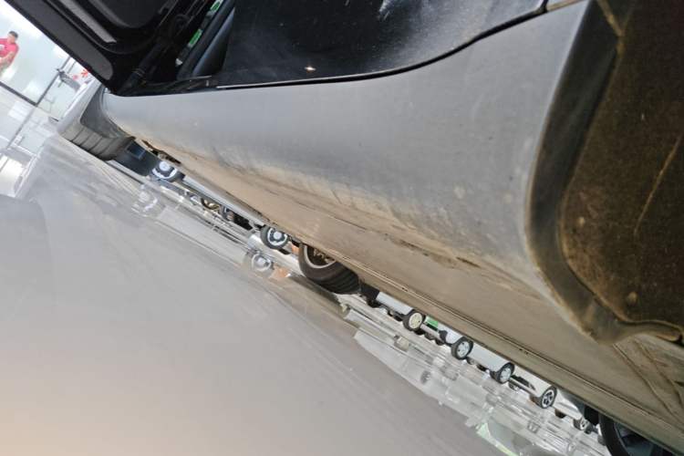 Used Tesla Model Y 2022 Revised Version Rear-Wheel Drive Left Side Sill