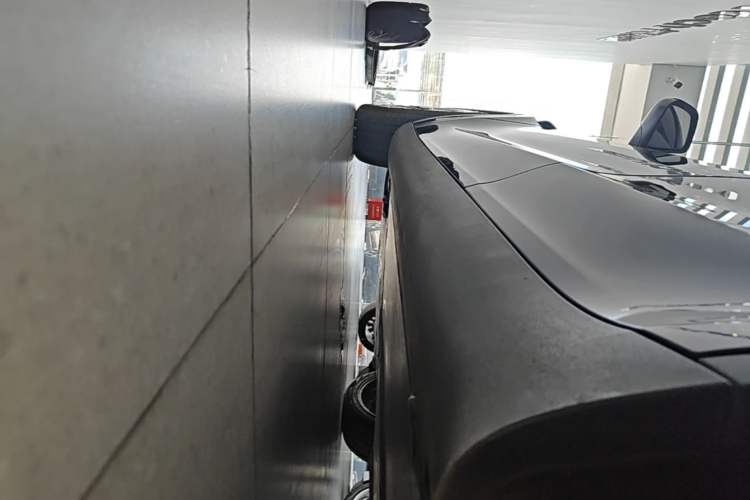 Used Tesla Model Y 2022 Long-Range All-Wheel-Drive Version Left Side Sill