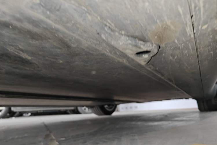 Used Tesla Model Y 2022 Revised Version Rear-Wheel Drive Left Side Sill