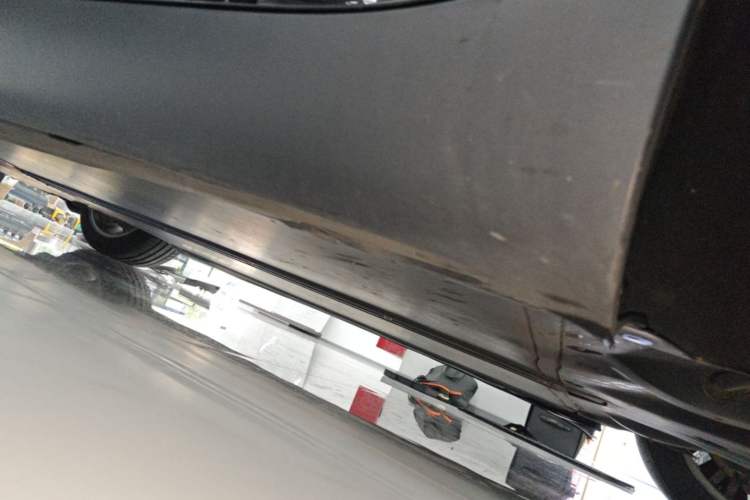Used Tesla Model Y 2022 Rear-Wheel-Drive Version Left Side Sill