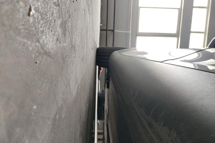Used Tesla Model Y 2022 Performance High-Performance All-Wheel-Drive Version Left Side Sill