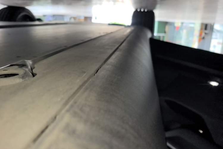 Used Tesla Model Y 2022 Long-Range All-Wheel-Drive Version Left Side Sill