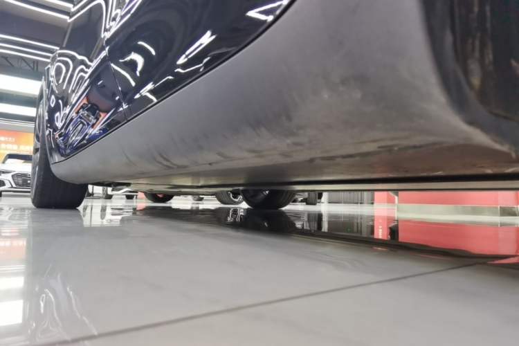 Used Tesla Model Y 2022 Performance High-Performance All-Wheel-Drive Version Left Side Sill