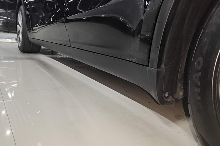 Used Tesla Model Y 2022 Revised Version Rear-Wheel Drive Left Side Sill