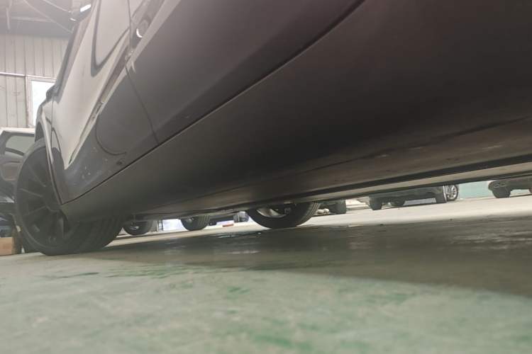Used Tesla Model Y 2022 Revised Version Long-Range All-Wheel Drive Left Side Sill