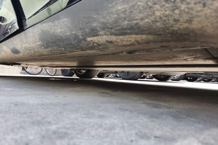 Used Tesla Model Y 2022 Revised Version Long-Range All-Wheel Drive Left Side Sill