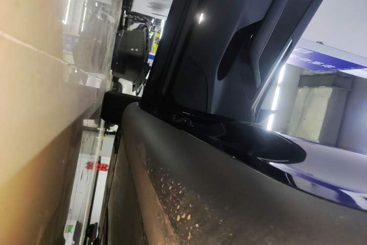 Used Tesla Model Y 2022 Long-Range All-Wheel-Drive Version Left Side Sill