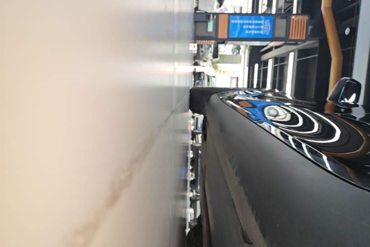 Used Tesla Model Y 2022 Performance High-Performance All-Wheel-Drive Version Left Side Sill