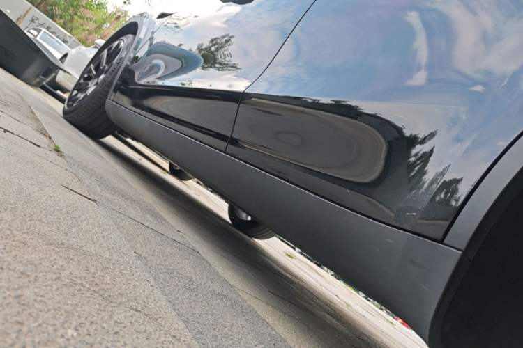 Used Tesla Model Y 2022 Revised Version Long-Range All-Wheel Drive Left Side Sill