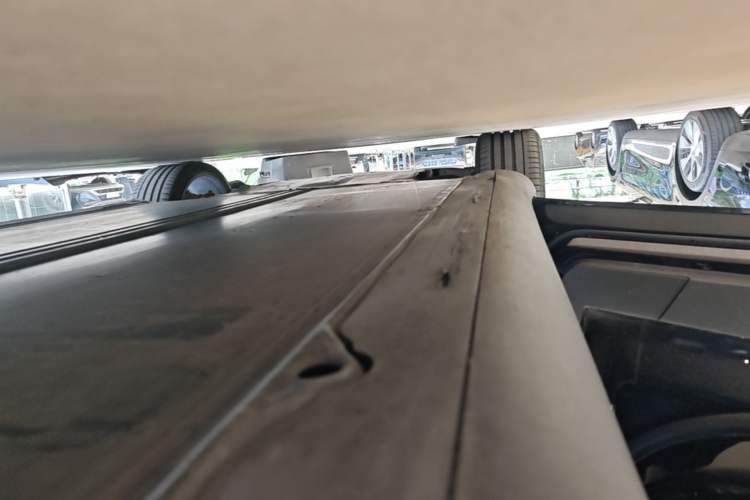 Used Tesla Model Y 2022 Performance High-Performance All-Wheel-Drive Version Left Side Sill