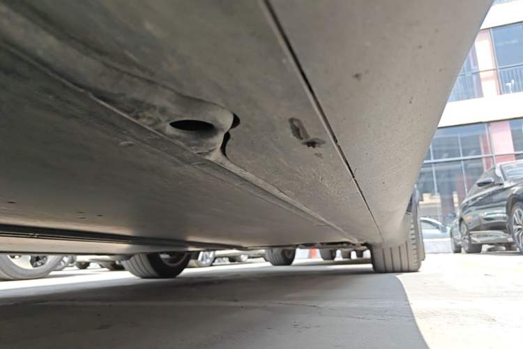 Used Tesla Model Y 2022 Revised Version Rear-Wheel Drive Left Side Sill