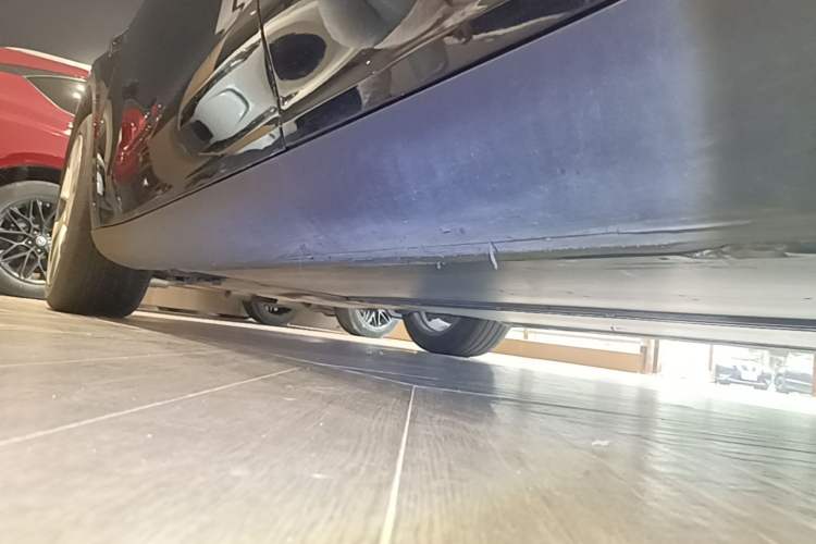 Used Tesla Model Y 2022 Revised Version Rear-Wheel Drive Left Side Sill
