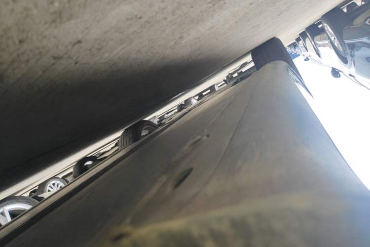Used Tesla Model Y 2022 Long-Range All-Wheel-Drive Version Left Side Sill