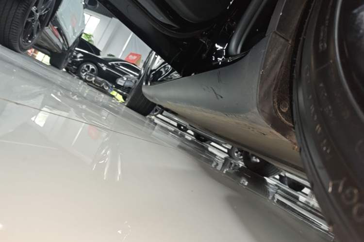 Used Tesla Model Y 2022 Rear-Wheel-Drive Version Left Side Sill