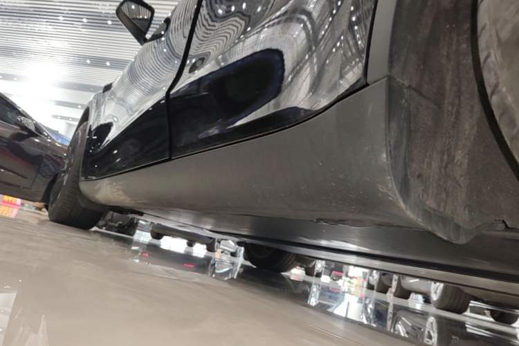 Used Tesla Model Y 2022 Revised Version Rear-Wheel Drive Left Side Sill