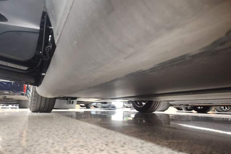 Used Tesla Model Y 2022 Revised Version Long-Range All-Wheel Drive Left Side Sill