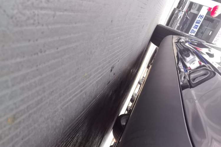 Used Tesla Model Y 2022 Performance High-Performance All-Wheel-Drive Version Left Side Sill
