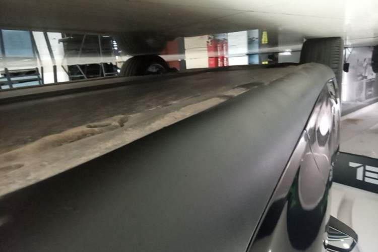 Used Tesla Model Y 2022 Long-Range All-Wheel-Drive Version Left Side Sill