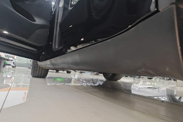 Used Tesla Model Y 2022 Rear-Wheel-Drive Version Left Side Sill