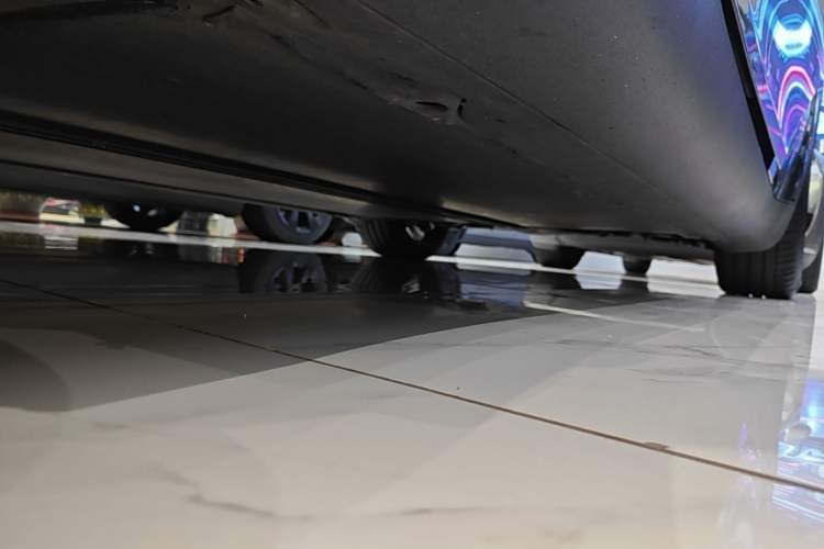 Used Tesla Model Y 2022 Long-Range All-Wheel-Drive Version Left Side Sill