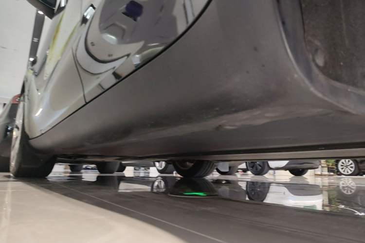 Used Tesla Model Y 2022 Revised Version Long-Range All-Wheel Drive Left Side Sill