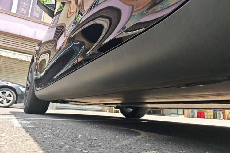 Used Tesla Model Y 2022 Long-Range All-Wheel-Drive Version Left Side Sill