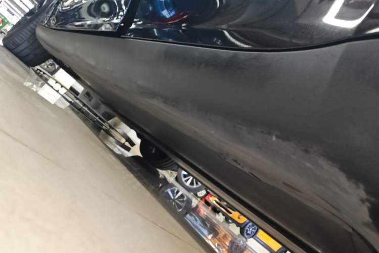Used Tesla Model Y 2022 Long-Range All-Wheel-Drive Version Left Side Sill