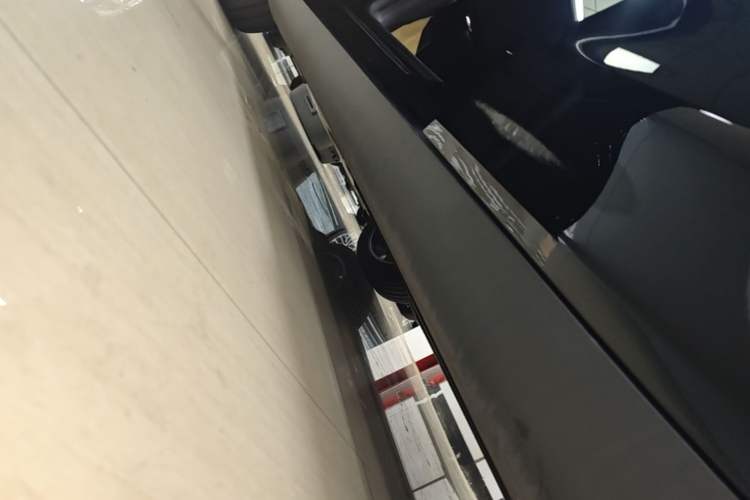 Used Tesla Model Y 2022 Revised Version Rear-Wheel Drive Left Side Sill