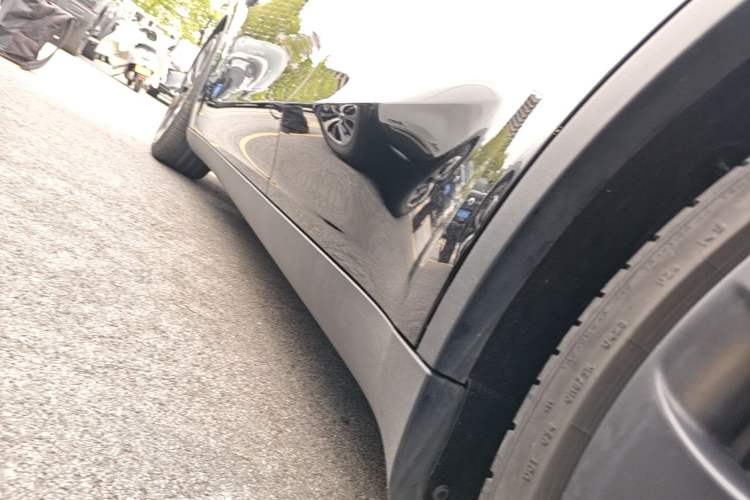 Used Tesla Model Y 2022 Performance High-Performance All-Wheel-Drive Version Left Side Sill