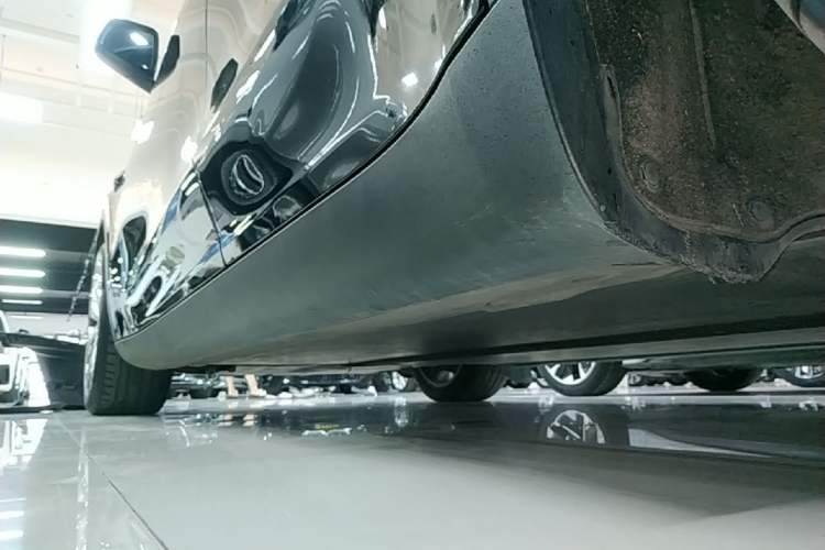 Used Tesla Model Y 2022 Revised Version Long-Range All-Wheel Drive Left Side Sill