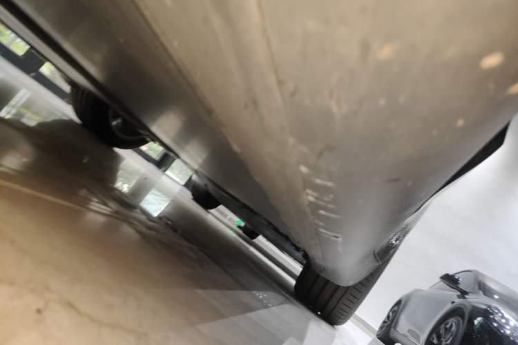 Used Tesla Model Y 2022 Rear-Wheel-Drive Version Left Side Sill