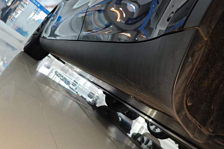 Used Tesla Model Y 2022 Revised Version Long-Range All-Wheel Drive Left Side Sill