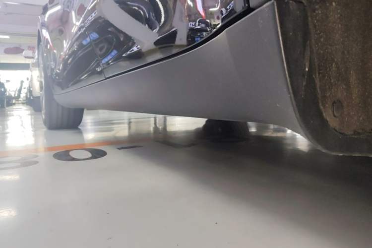 Used Tesla Model Y 2022 Revised Version Long-Range All-Wheel Drive Left Side Sill