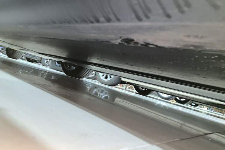 Used Tesla Model Y 2022 Revised Version Long-Range All-Wheel Drive Left Side Sill